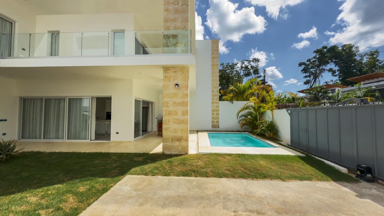 Modern Style Villa With Own Garden and Pool