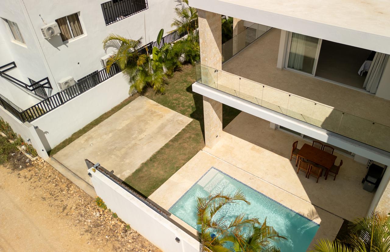 Modern Style Villa With Own Garden and Pool