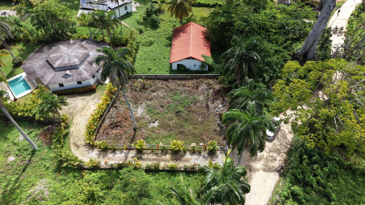 A Peaceful Tropical Home Close to Playa Bonita