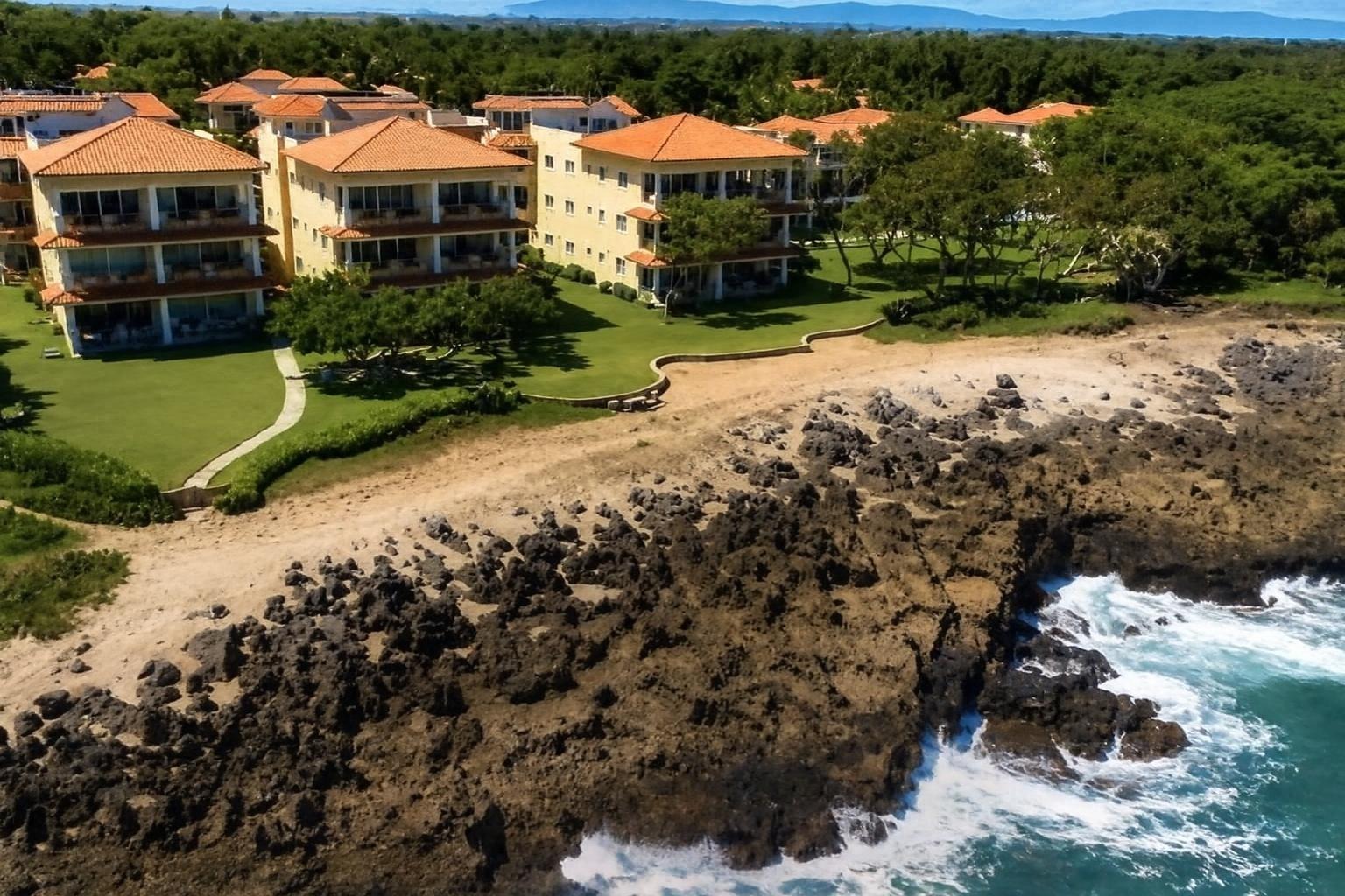 Garden View 1 Bedroom Condo with Beach Access in Perla Marina  6