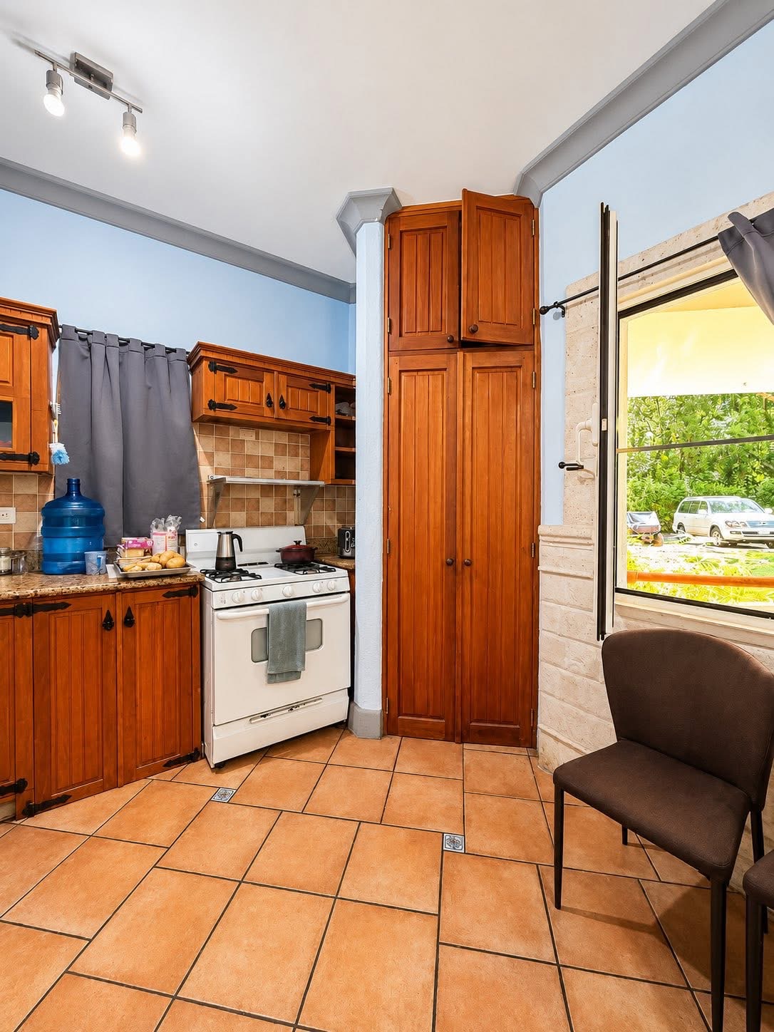 Garden View 1 Bedroom Condo with Beach Access in Perla Marina  11