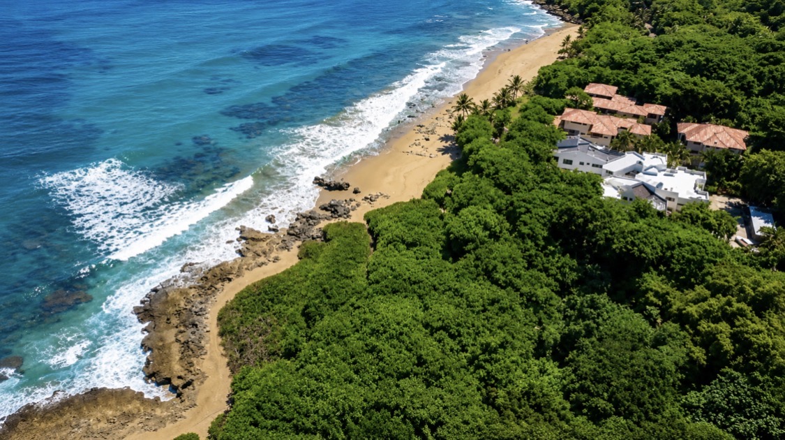 Garden View 1 Bedroom Condo with Beach Access in Perla Marina  19
