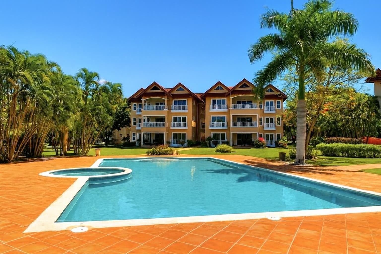 Garden View 1 Bedroom Condo with Beach Access in Perla Marina  3