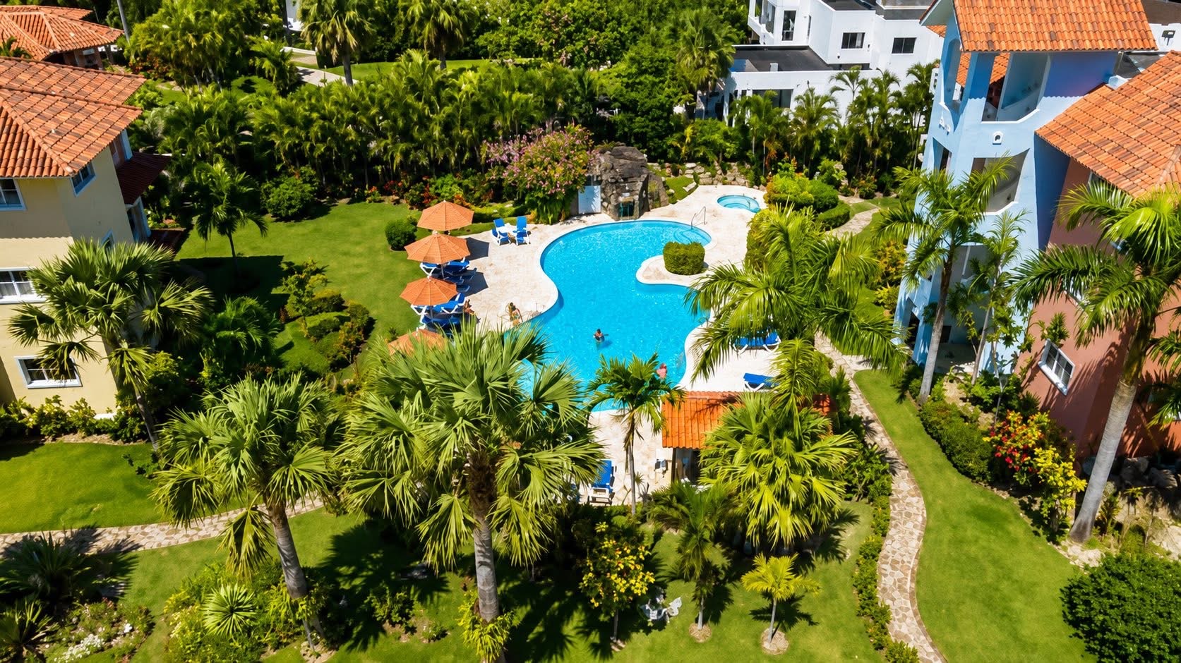 Garden View 1 Bedroom Condo with Beach Access in Perla Marina  17