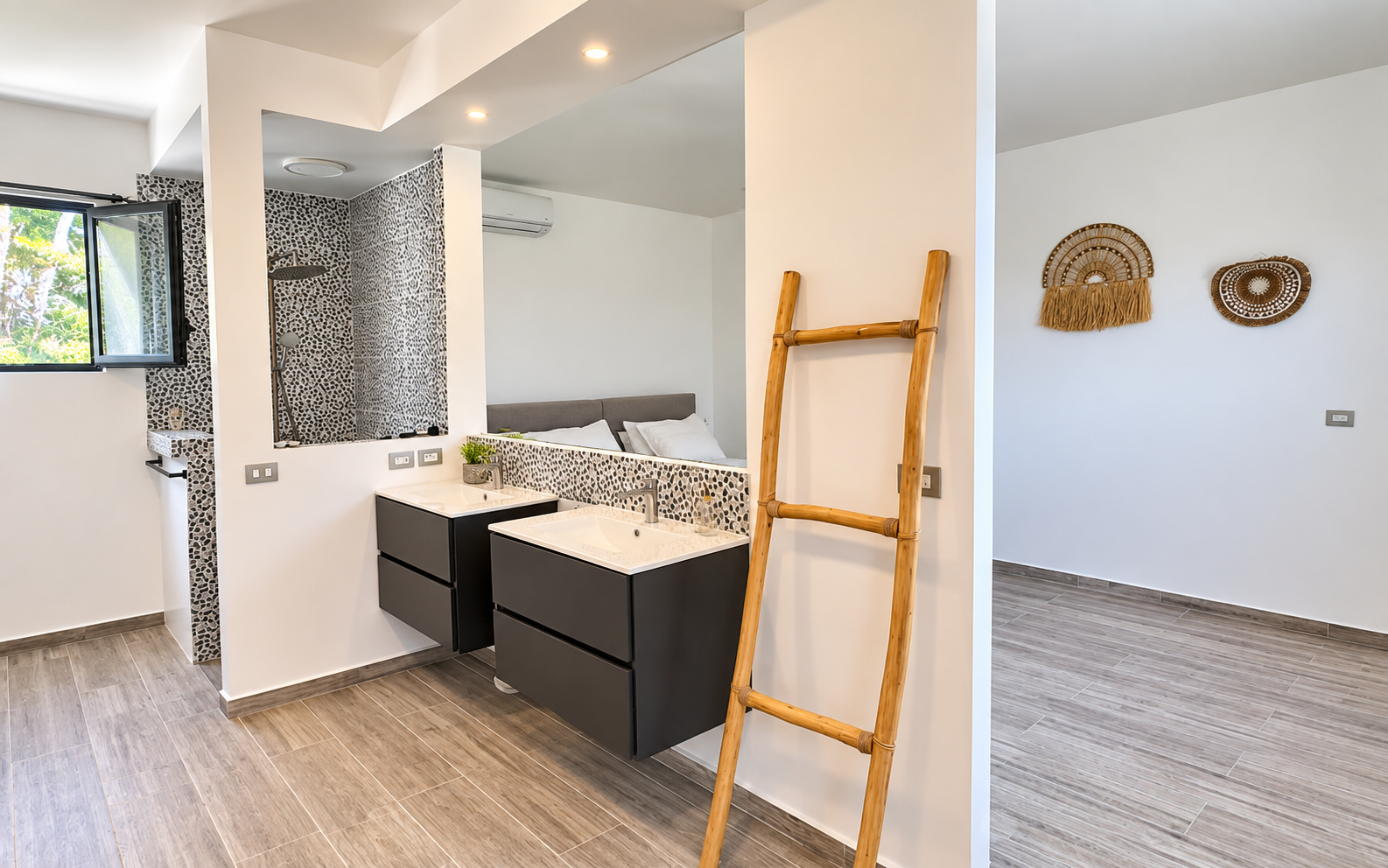 Modern 3-Bedroom Villa in Playa Las Ballenas
