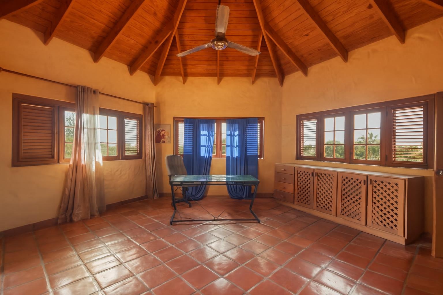 Luxury Mediterranean Living in Sea Horse Ranch 9