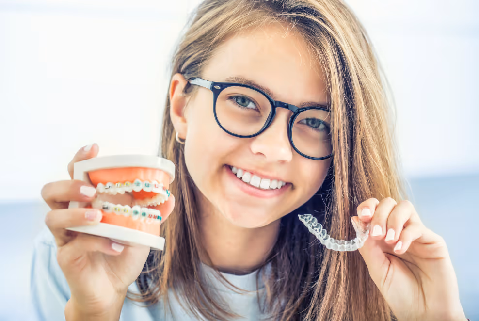 What Is the Difference Between Invisalign and Metal Braces?