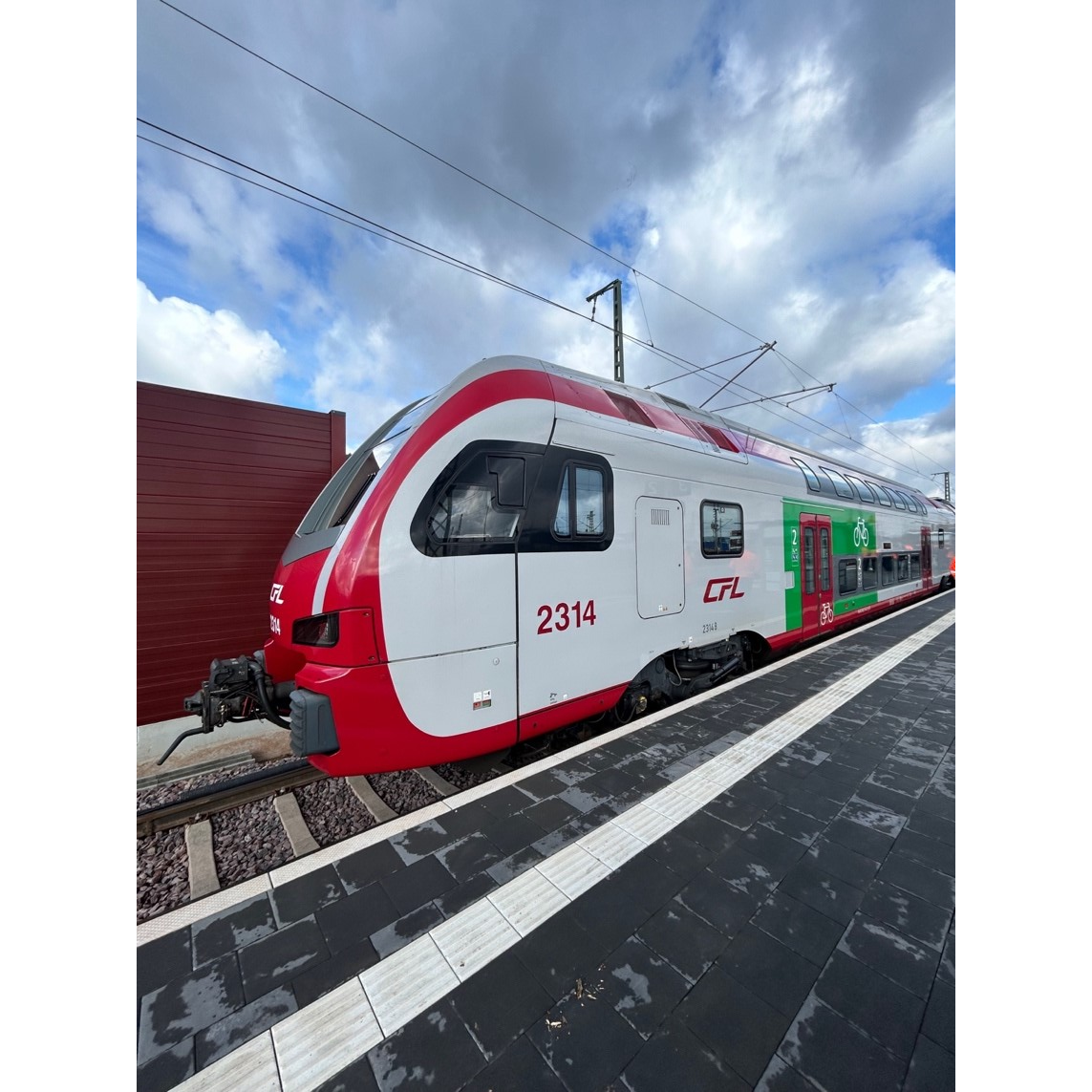 Ein Bild, das Himmel, draußen, Transport, Wolke enthält.Automatisch generierte Beschreibung, Bild