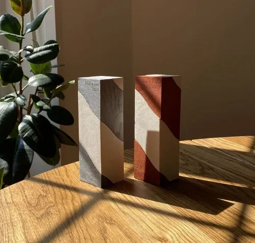 Silver and bronze Laus prices won by Minimum