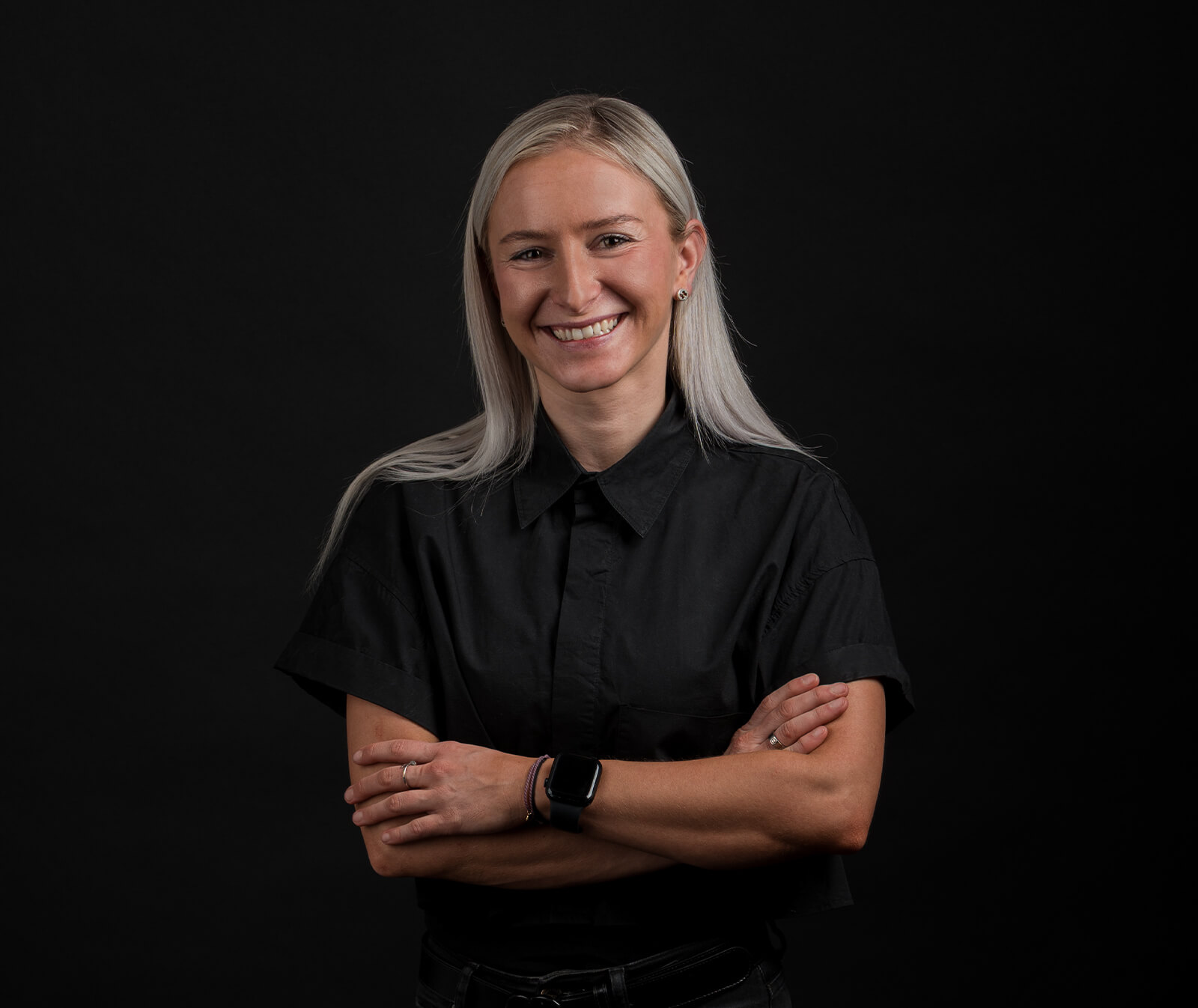 Laura lächelt freundlich in die Kamera