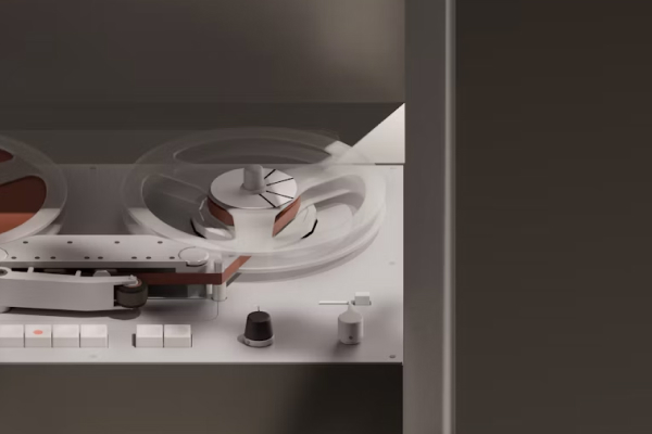 Ein Tonbandgerät im klaren, funktionalen Stil klassischer Braun-Geräte. Das Bild steht für die bewusste Komposition von Klang, Gestaltung und Struktur.