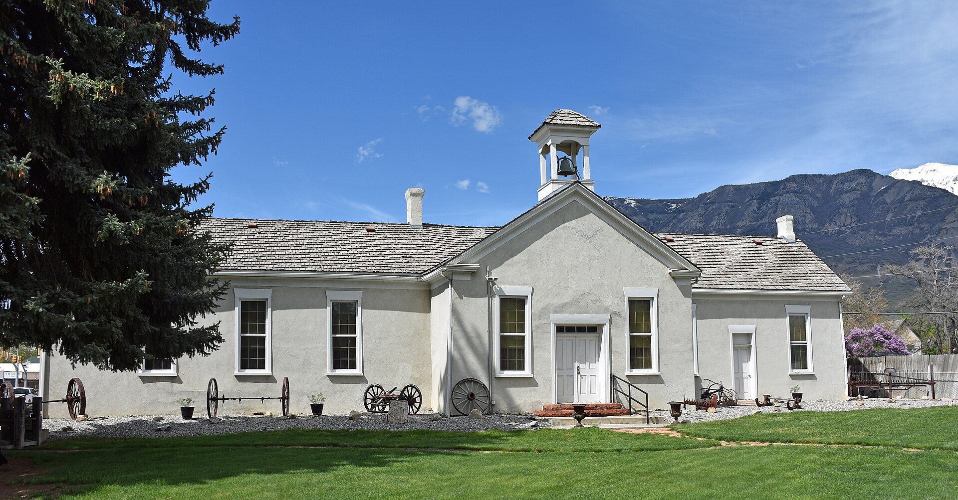 photo of historic Old Bell School in Pleasant Grove, UT; image attribution Beneathtimp via Wikipedia