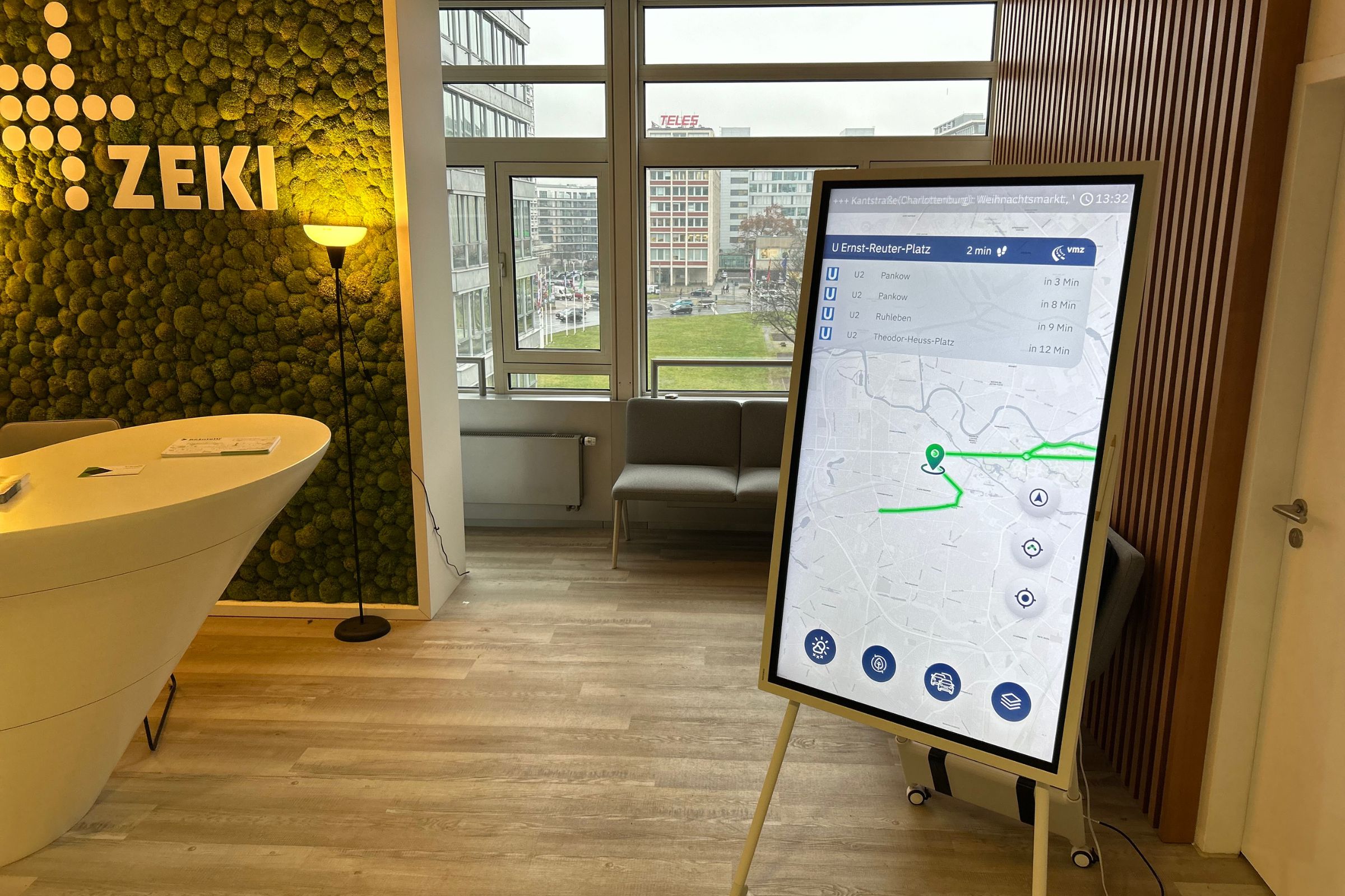 BeIntelli MoMo im Zeki am Ernst-Reuterplatz Berlin am Eingang