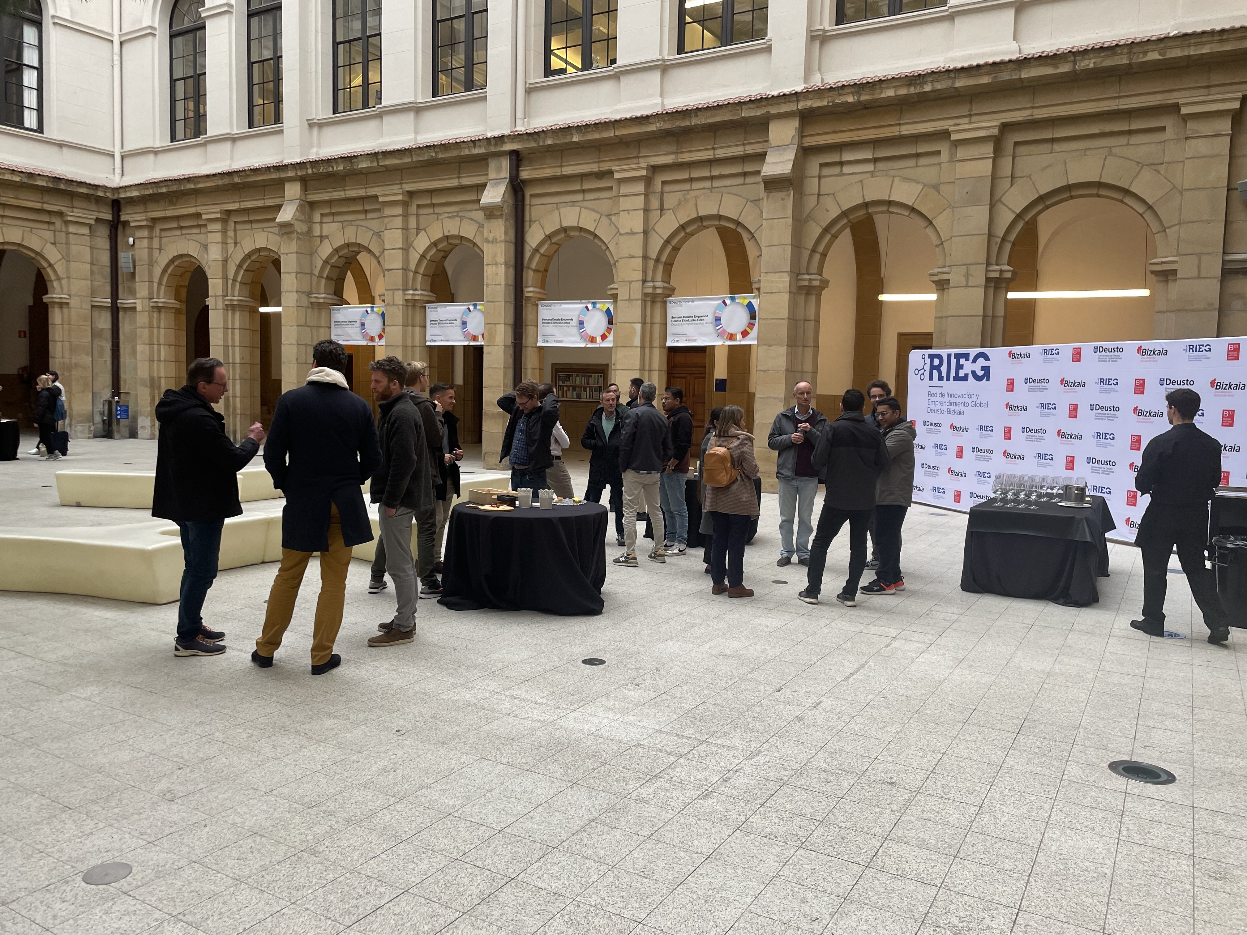 Synchromode Meeting in Billbao Eingangshalle