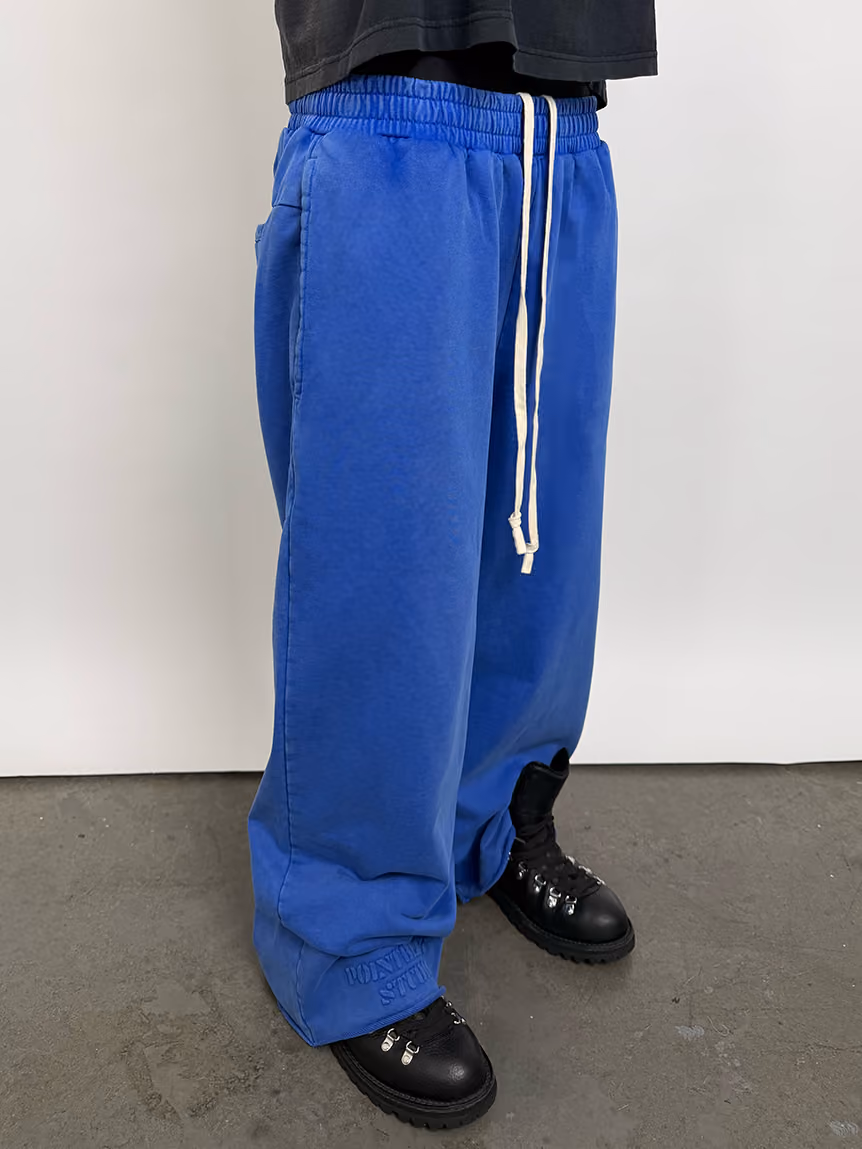 A soft tone with a strong silhouette. The Powder Blue Heirloom Sweats feature a baggy, wide-leg fit made from heavyweight 400 GSM organic cotton. Finished with a mineral wash for a sun-faded look, they blend durable comfort with elevated loungewear appeal.