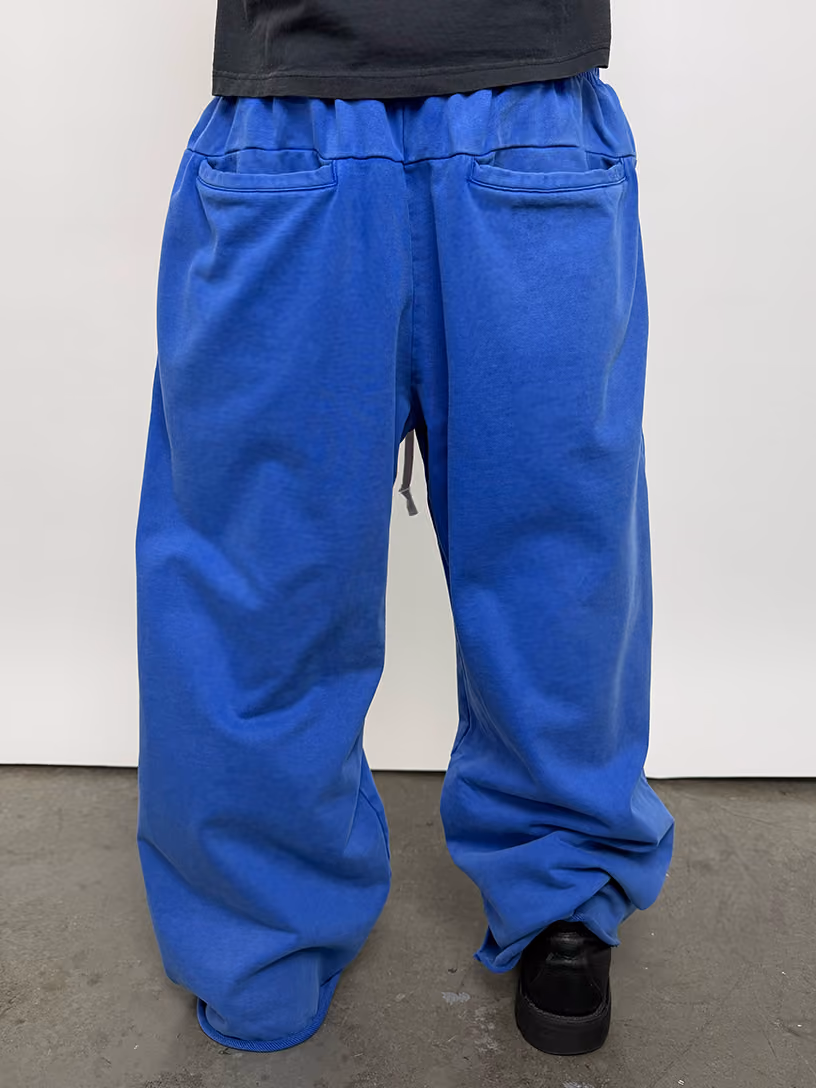 A soft tone with a strong silhouette. The Powder Blue Heirloom Sweats feature a baggy, wide-leg fit made from heavyweight 400 GSM organic cotton. Finished with a mineral wash for a sun-faded look, they blend durable comfort with elevated loungewear appeal.