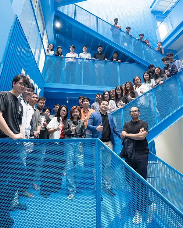 MCIX Thailand Agency office, Thai HQ Creative Agency, Team members of 100 in the office