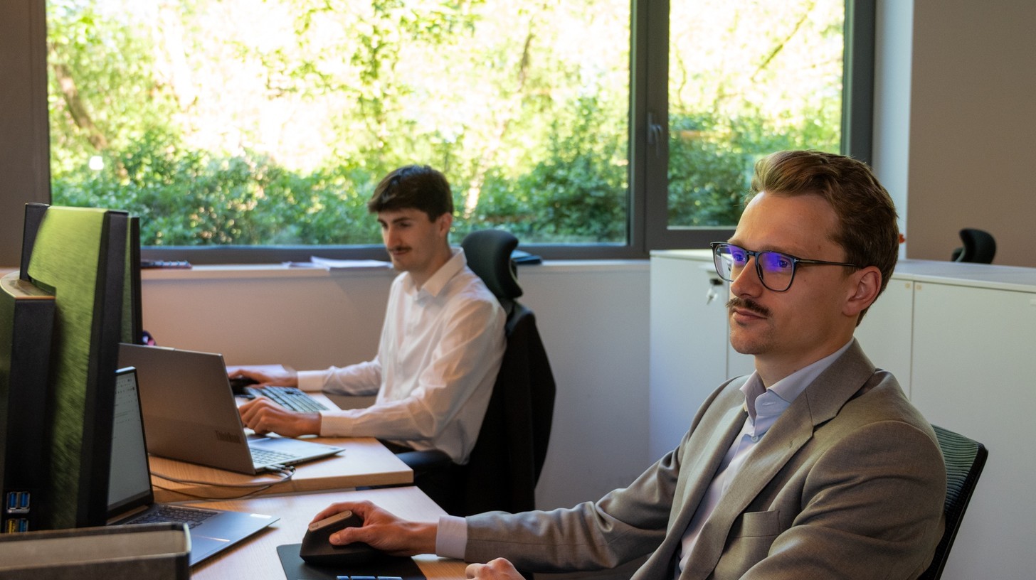 Van de opkomst van AI in recruitment tot het benutten van wereldwijd talent en het belang van een holistische kijk op skills. Ontdek hoe jij kunt gedijen in het dynamische IT-recruitmentlandschap.
