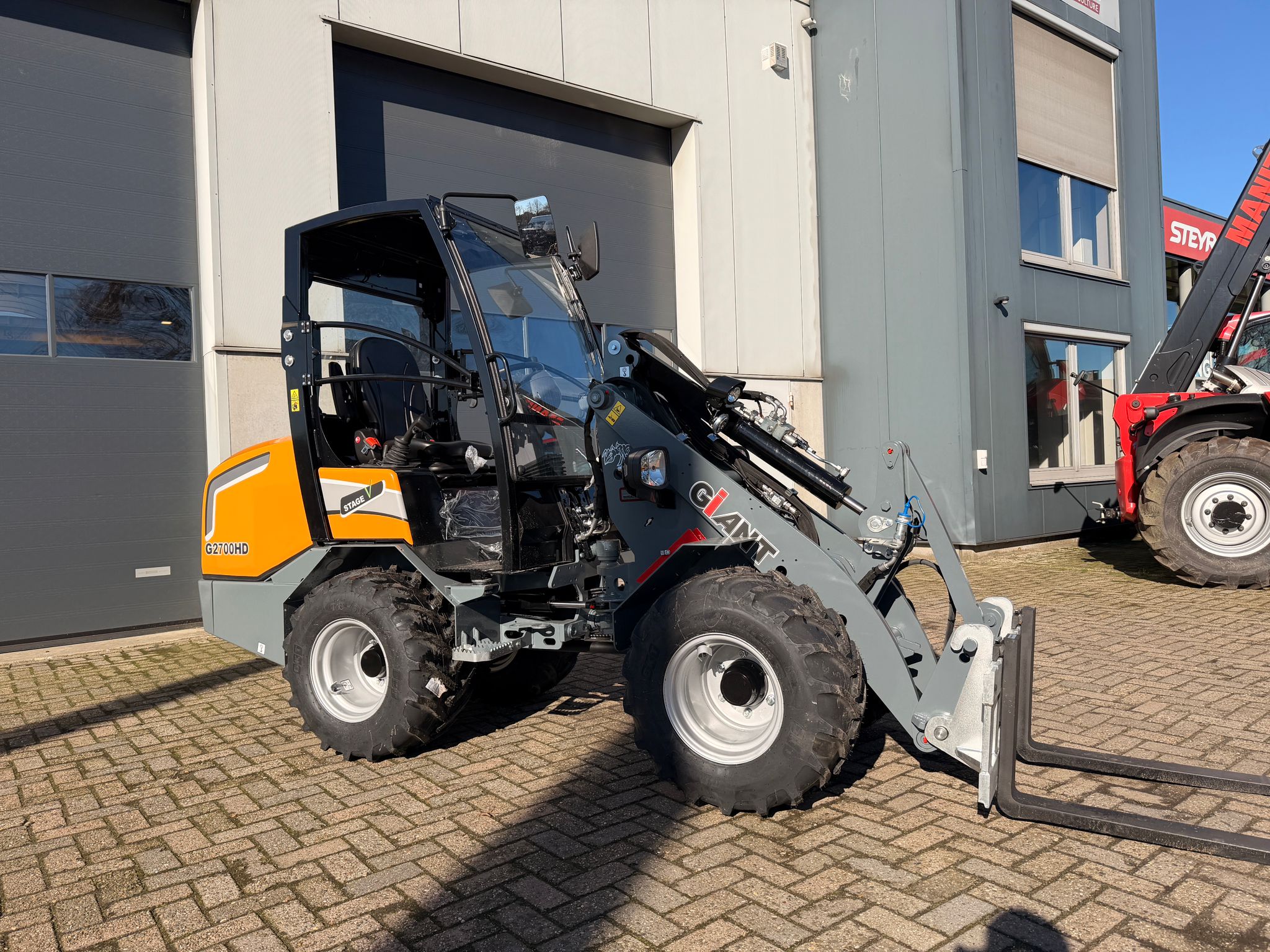 Giant G2700HD