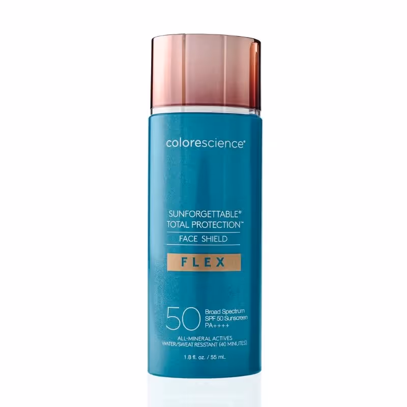 En turkis flaske merket "Colorescience Sunforgettable Total Protection Face Shield FLEX" med bredspektret SPF 50 solkrem, PA+++.