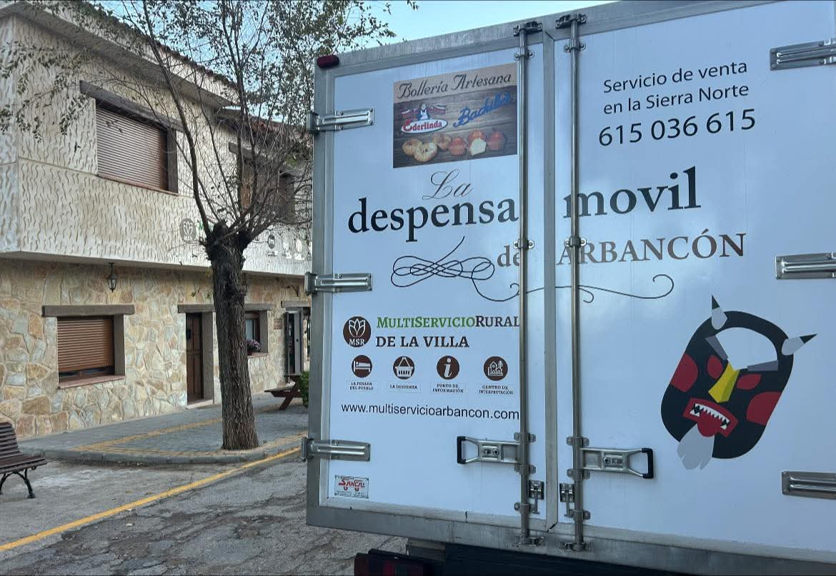 La tienda ambulante de David por 16 pueblos de la sierra norte de Guadalajara