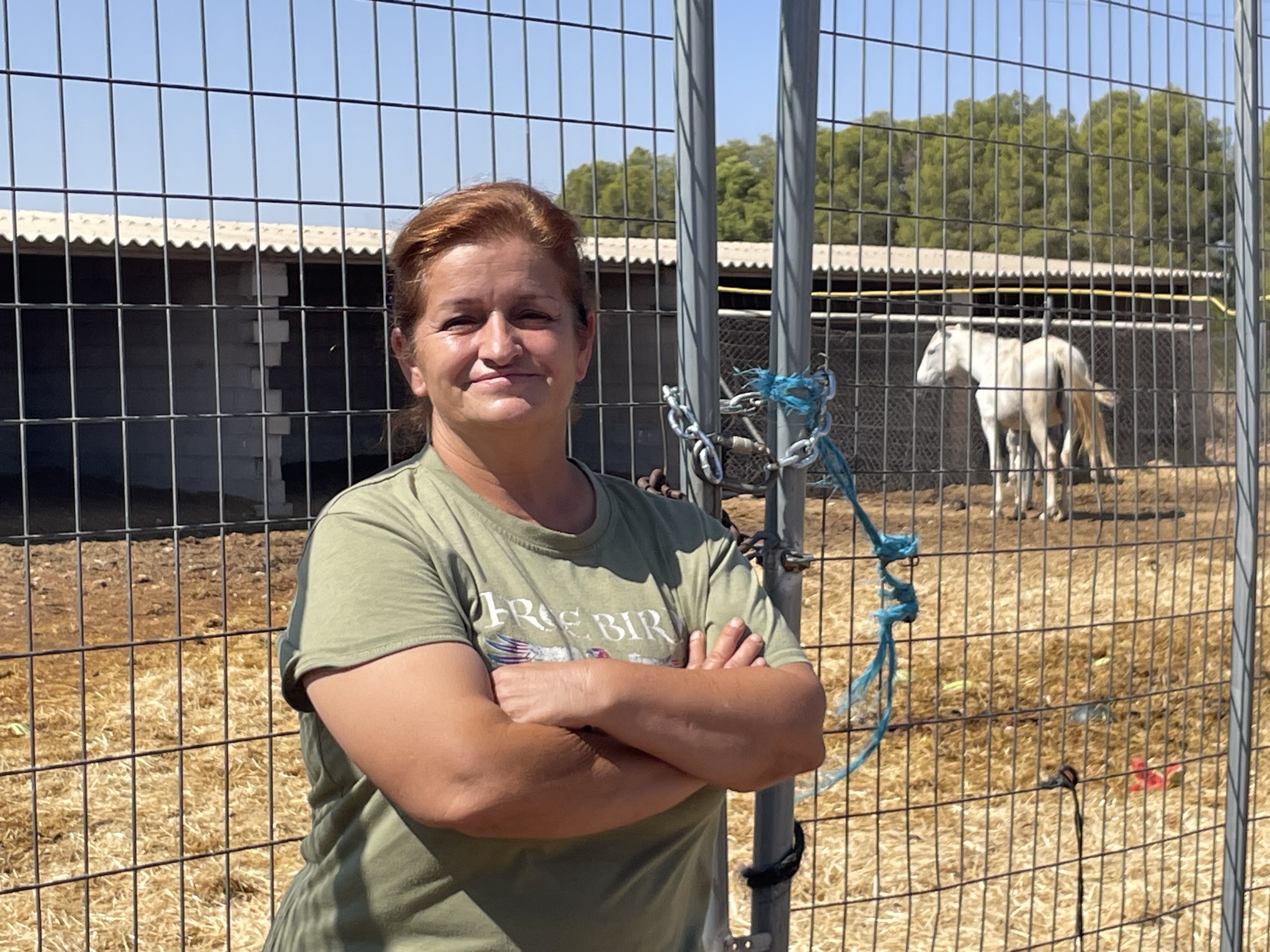 Carolina, amante de los animales y veterinaria ambulante en el corazón de La Mancha