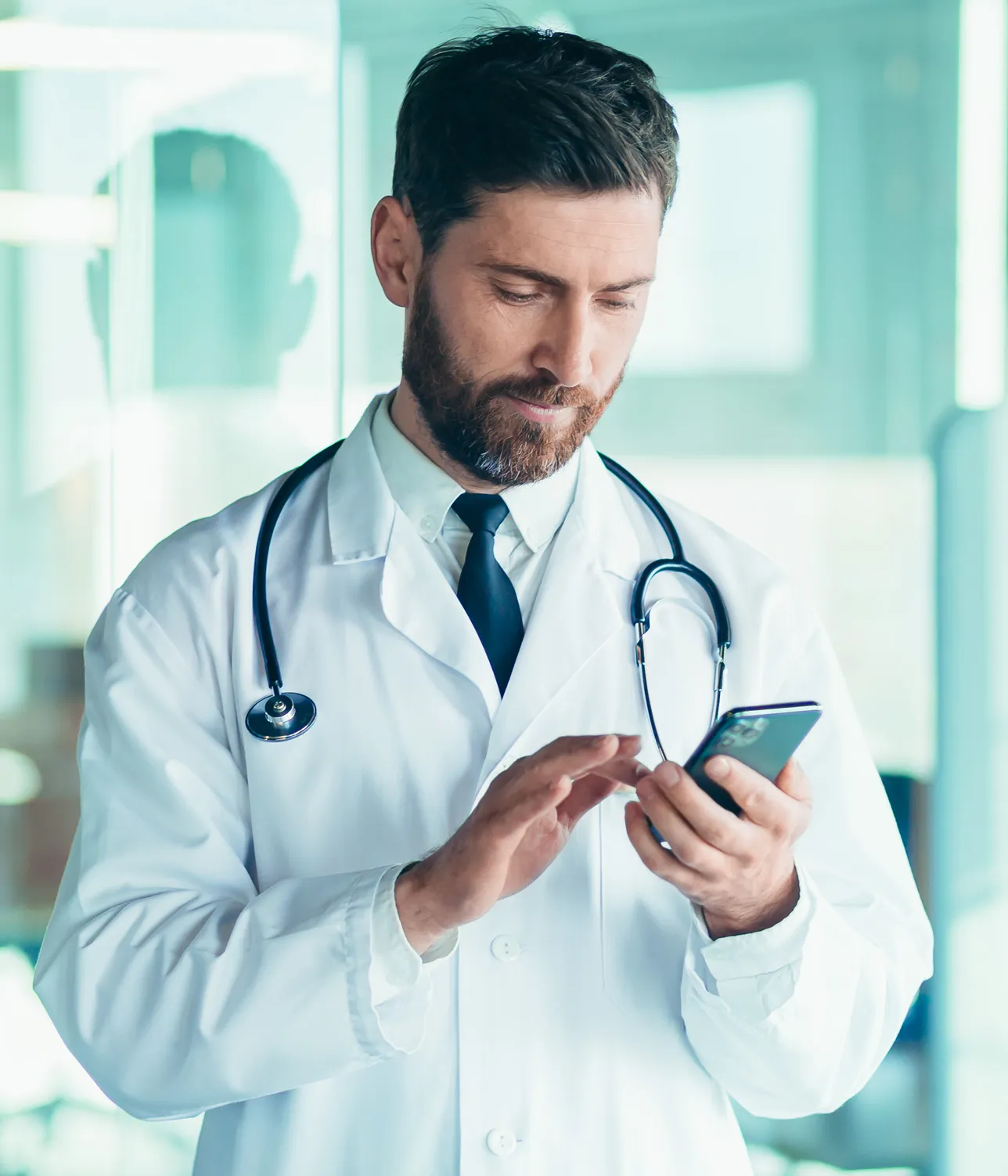 Doctor using inpool app in his phone