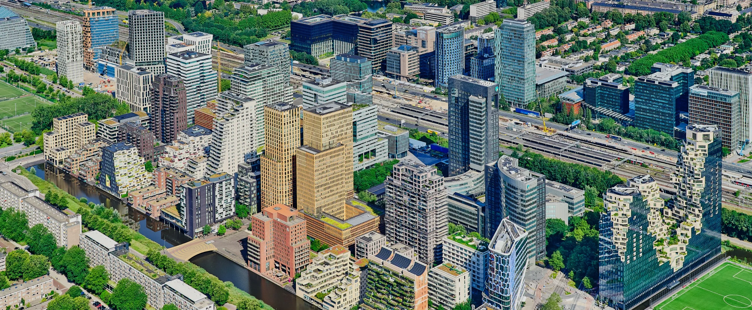 Skyline van Amsterdam Zuidas