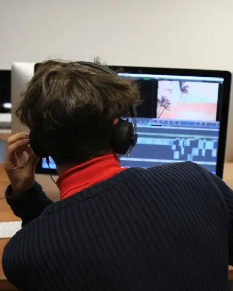 Stage montage vidéo pour débutants. Apprends à utiliser DaVinci Resolve et crée ta première vidéo complète avec l’aide d’une monteuse professionnelle.