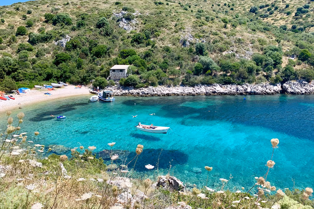 🚤 ZABRNIJCIE DO NIEZWYKŁEJ ZATOCZKI SAHARUN NA DUGI OTOK – KARAIBY W CHORWACJI 🌴
