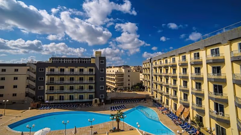 Malta z Krytym Basenem w Styczniu! 🇲🇹