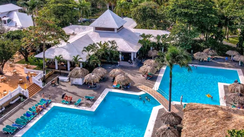 Dominikańska Ucieczka do Playa Bachata Resort 🌴