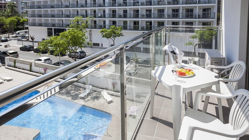 Relaks w Salou z Wyżywieniem! 🇪🇸