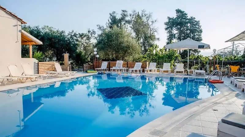 Kavos – Greckie Słońce w Maju 🇬🇷