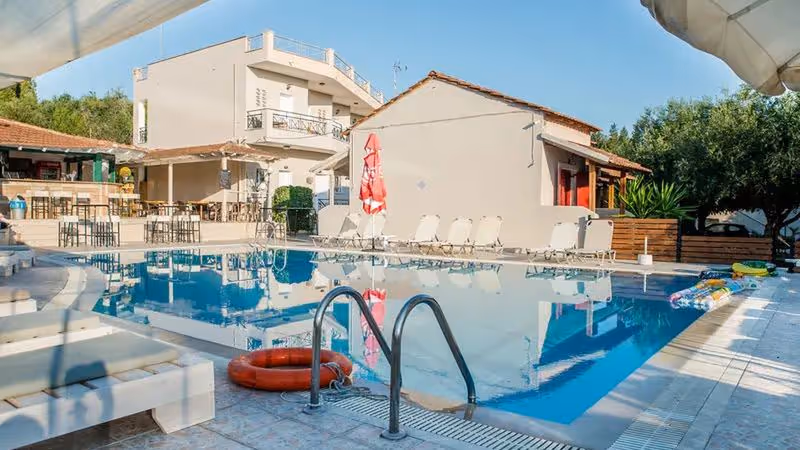 Kavos – Greckie Słońce w Maju 🇬🇷