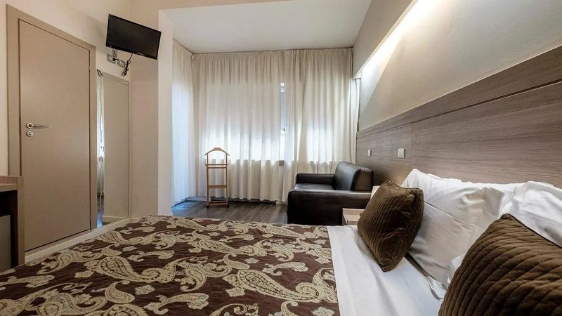 Rimini Jesienią: Villa Lalla – Śniadania w Cenie 🇮🇹