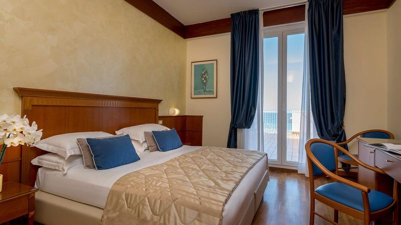 Rimini: Słońce, Plaże i Relaks 🇮🇹