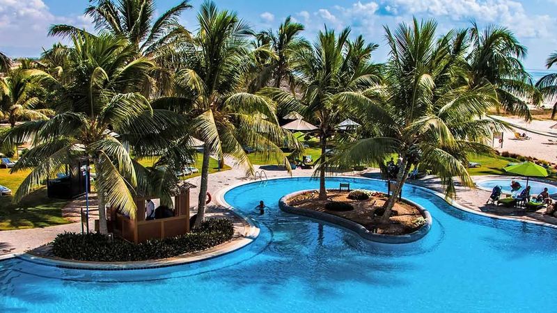 8 Dni w Luksusowym Omanie: Hilton Salalah z Śniadaniami 🇴🇲