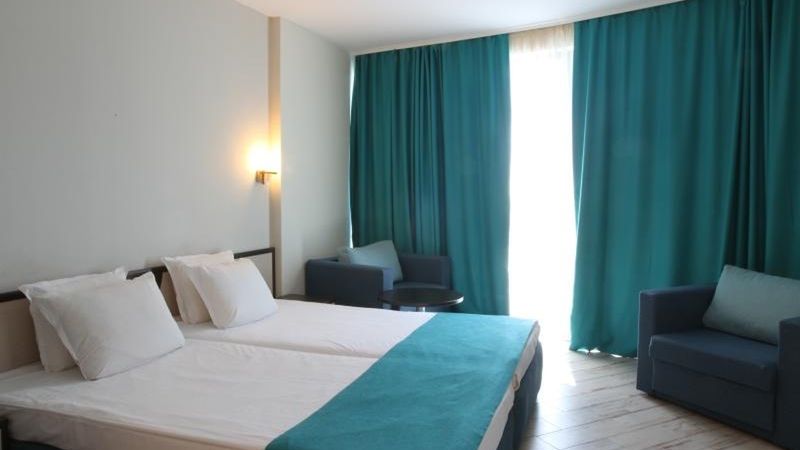 Wakacyjny Relaks w Słonecznym Brzegu: 7 Dni w Hotelu Meridian 🇧🇬