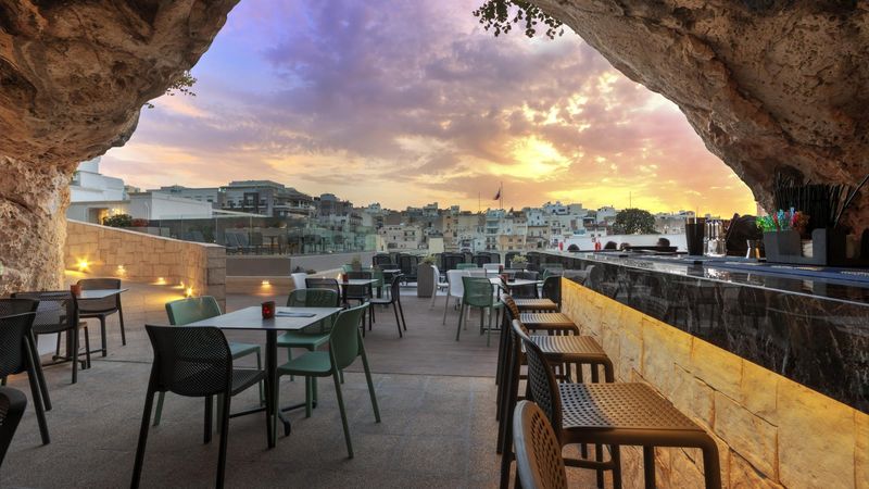 Odkryj Maltę: 7 Dni w Pergola Hotel & SPA 🌊🇲🇹