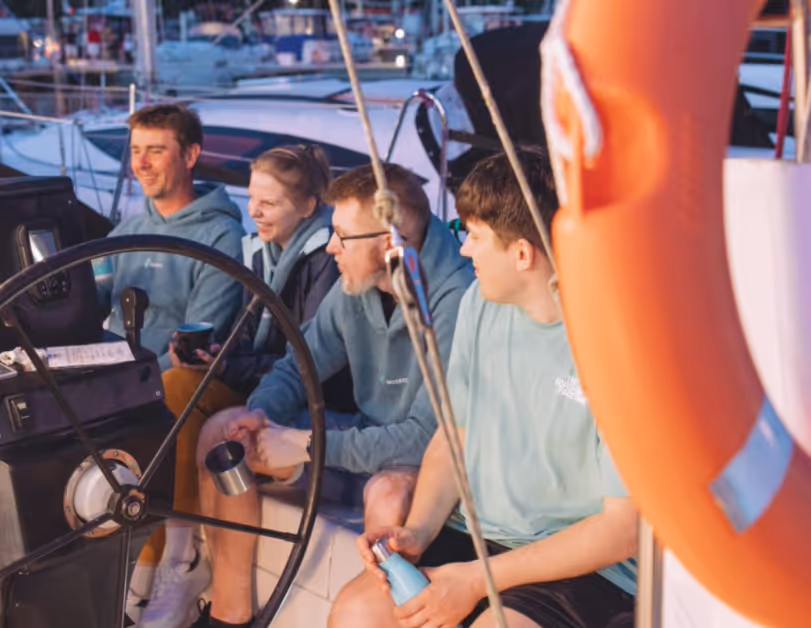 Decerto sailing