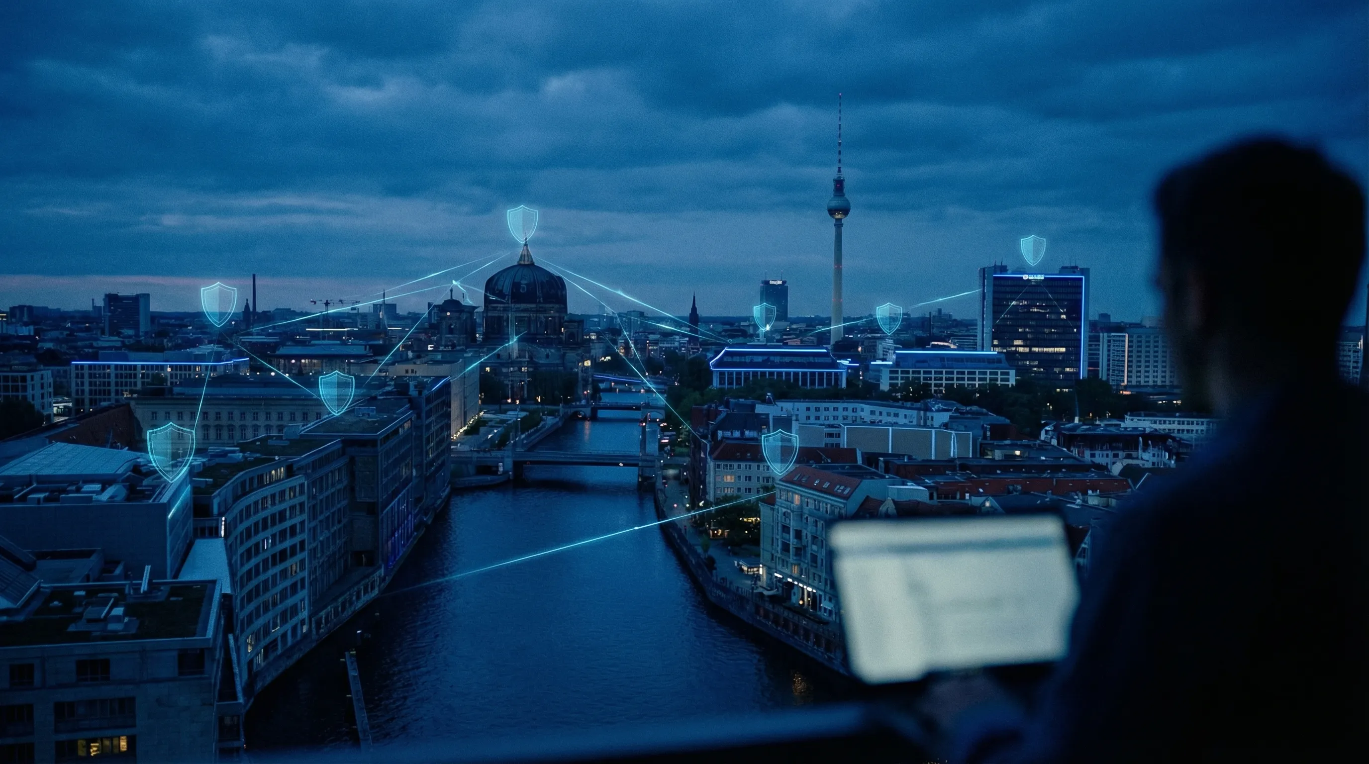 Eine moderne Berliner Skyline mit dezenten Cybersecurity-Motiven wie Netzwerklinien und Schild-Icons, die in das Stadtbild integriert sind und die Nachfrage nach Cybersecurity-Talenten in Deutschlands Tech-Hubs darstellen.