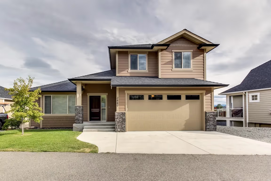 4 bedroom top floor of house