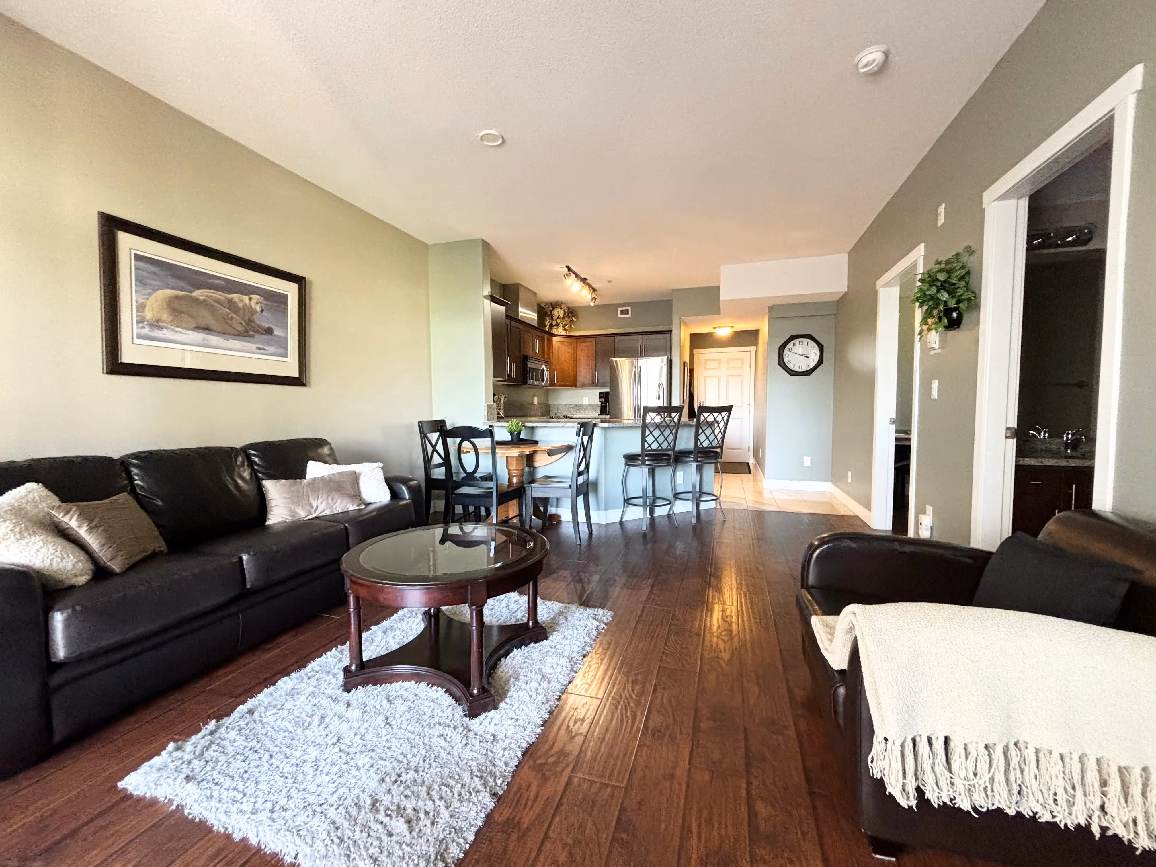 FURNISHED 2 bed 2 bath at Discovery Bay