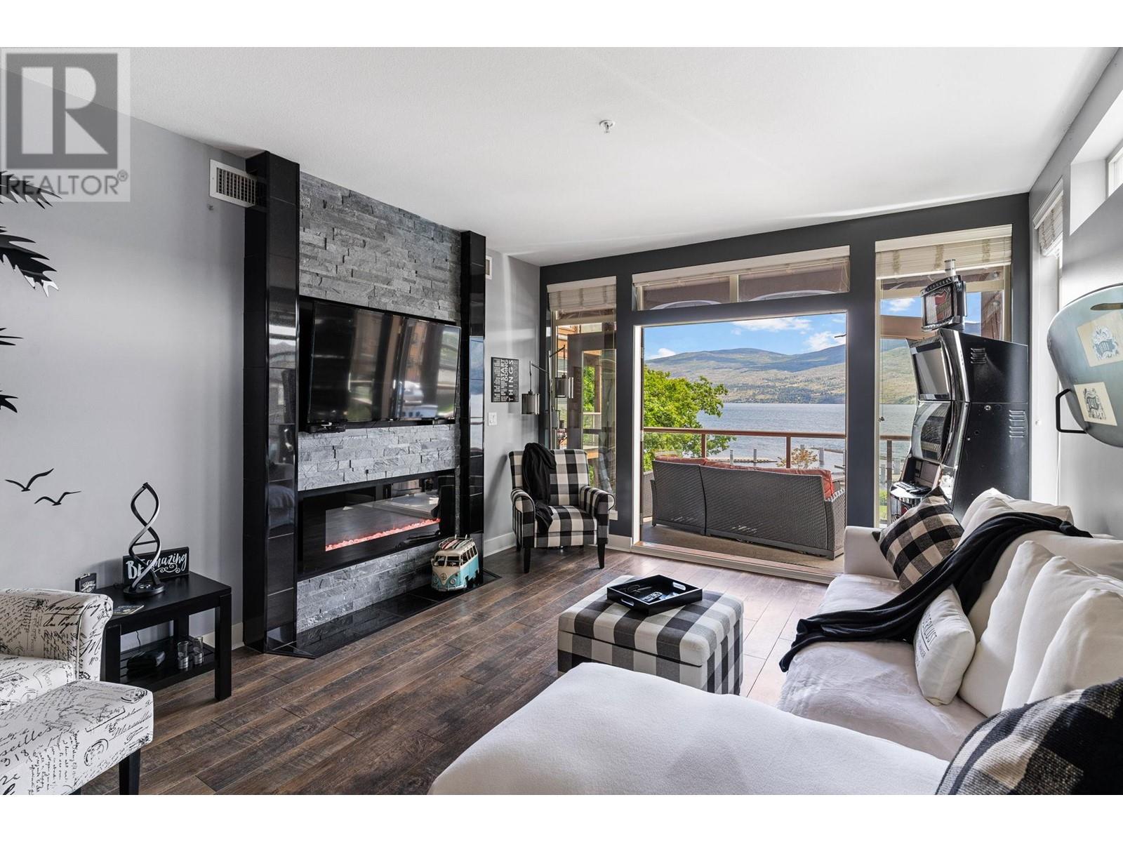 4205 Gellatly Road Unit# 311