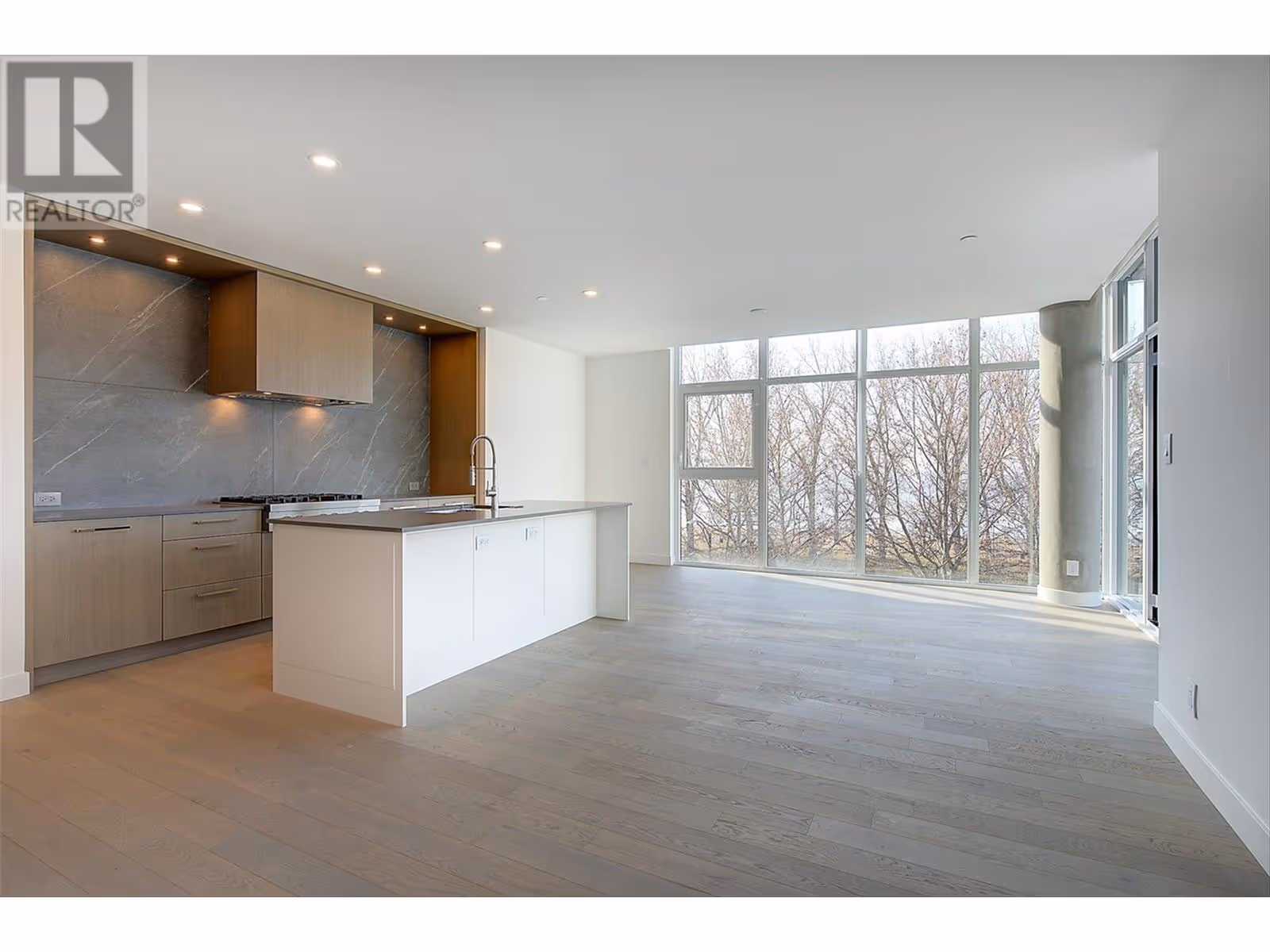 3389 Lakeshore Road Unit# 416