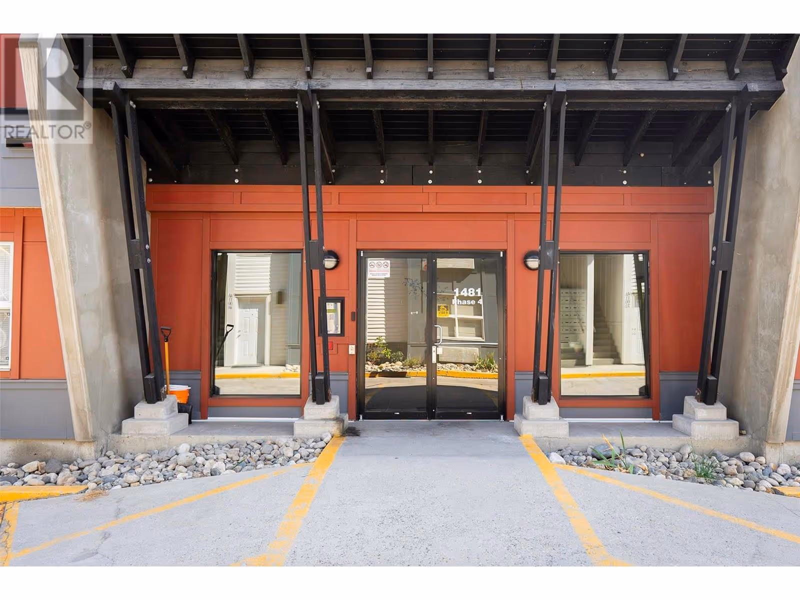 1481 Glenmore Road N Unit# 301