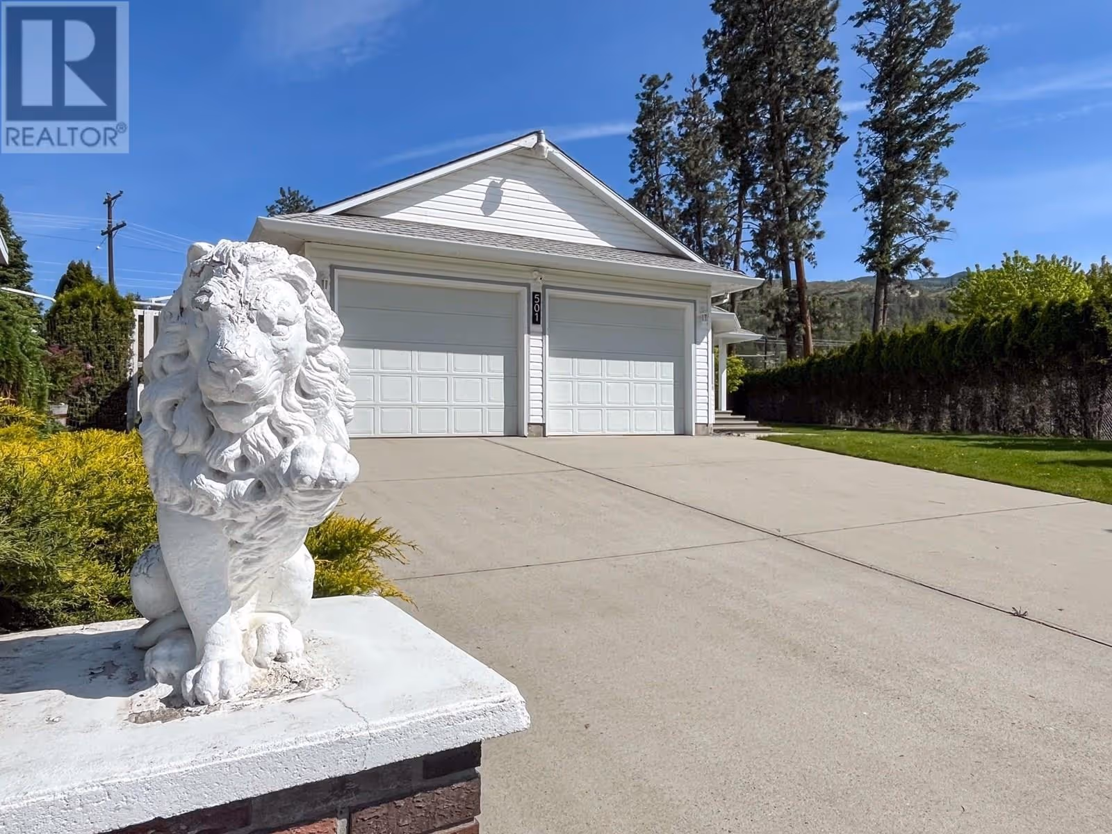 501 Stanley Crescent