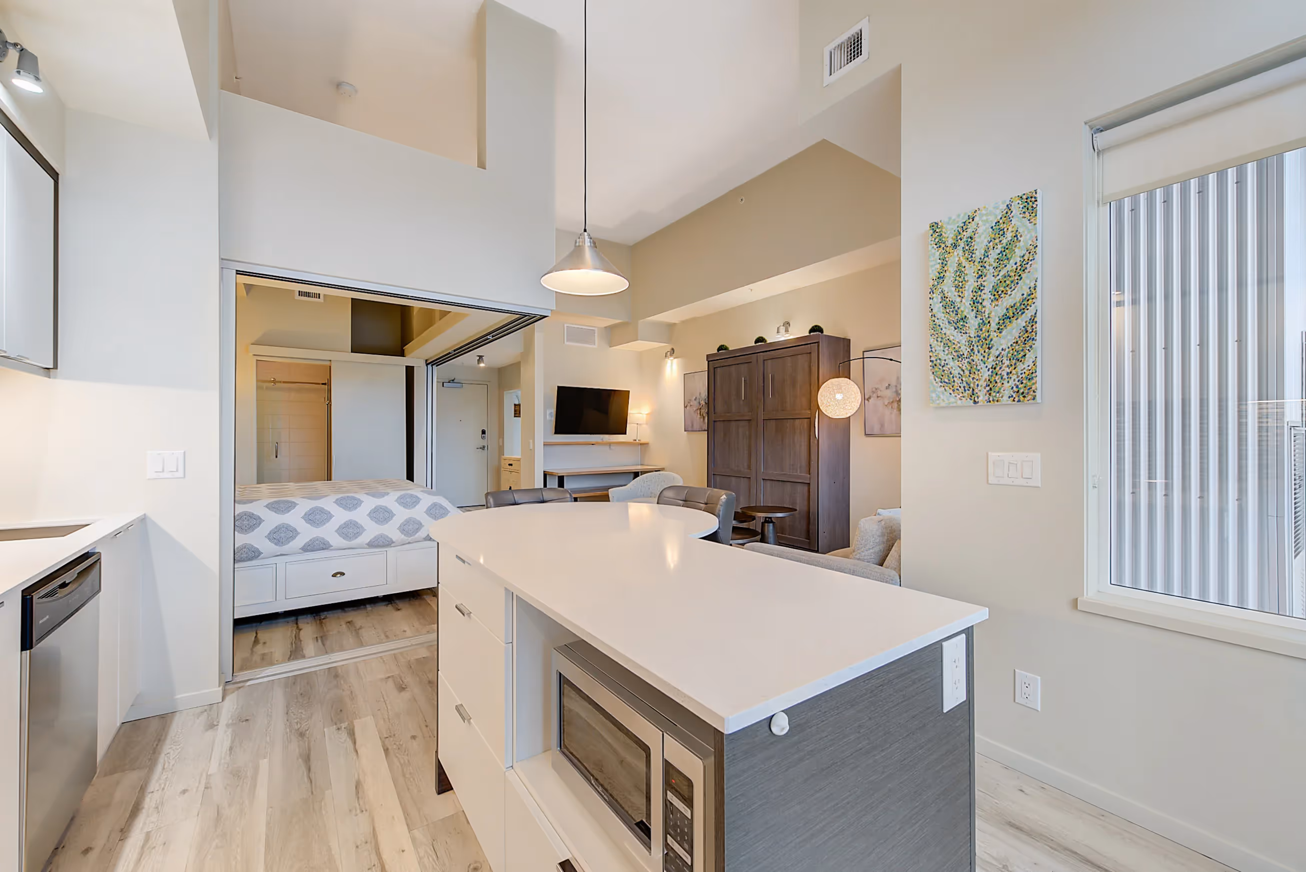 Furnished 1 bed 1 bath top floor condo downtown Kelowna