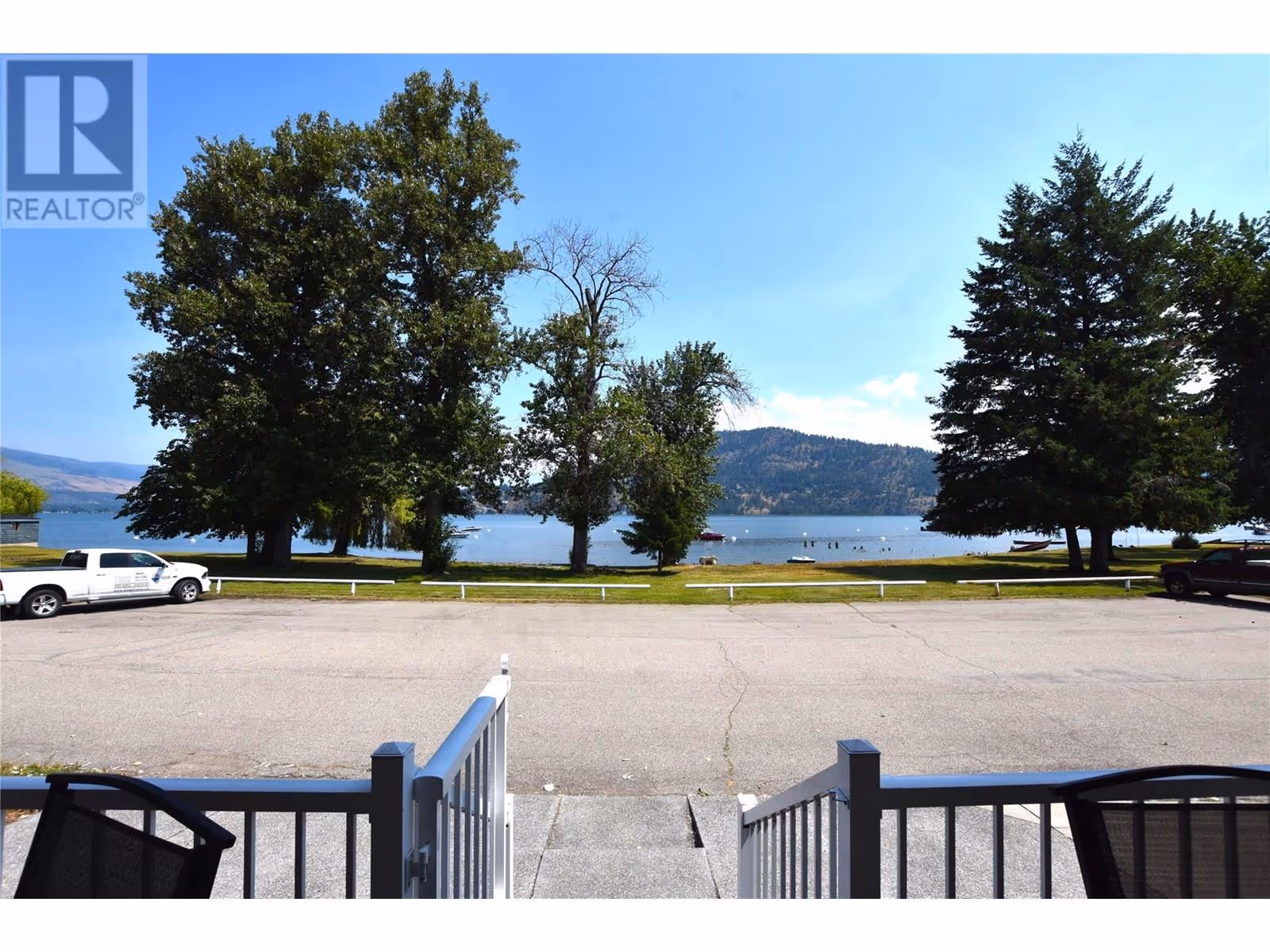 39 Lakeshore Drive